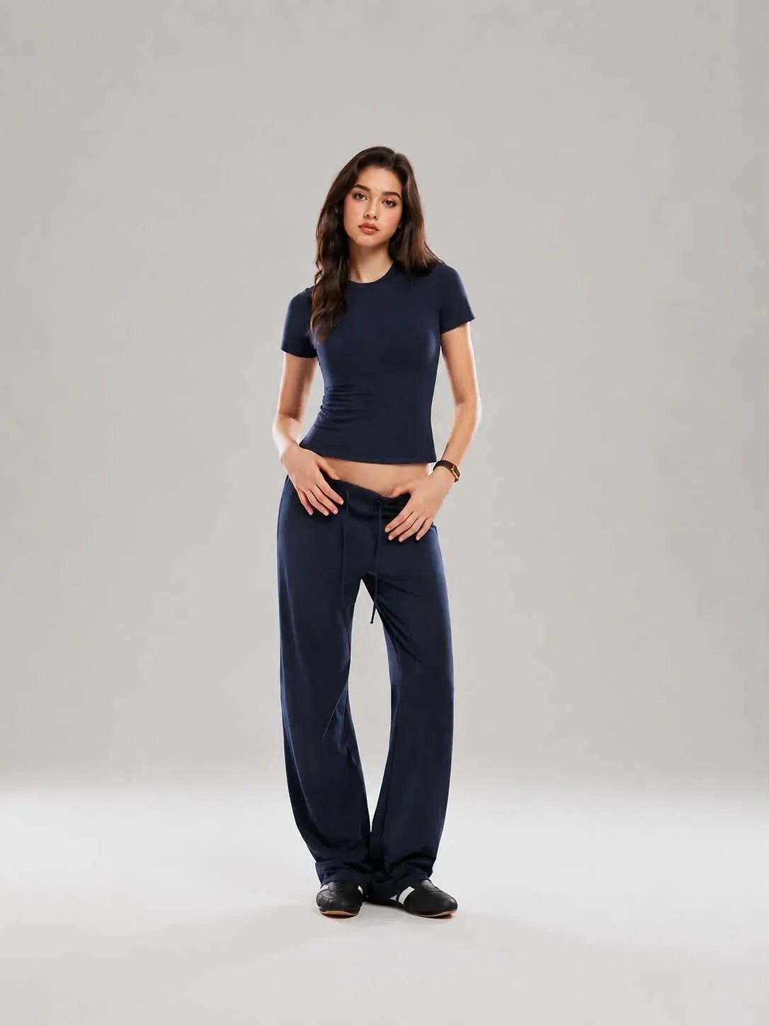 Áo thun basic + Quần dài suông cùng màu – ảnh 2