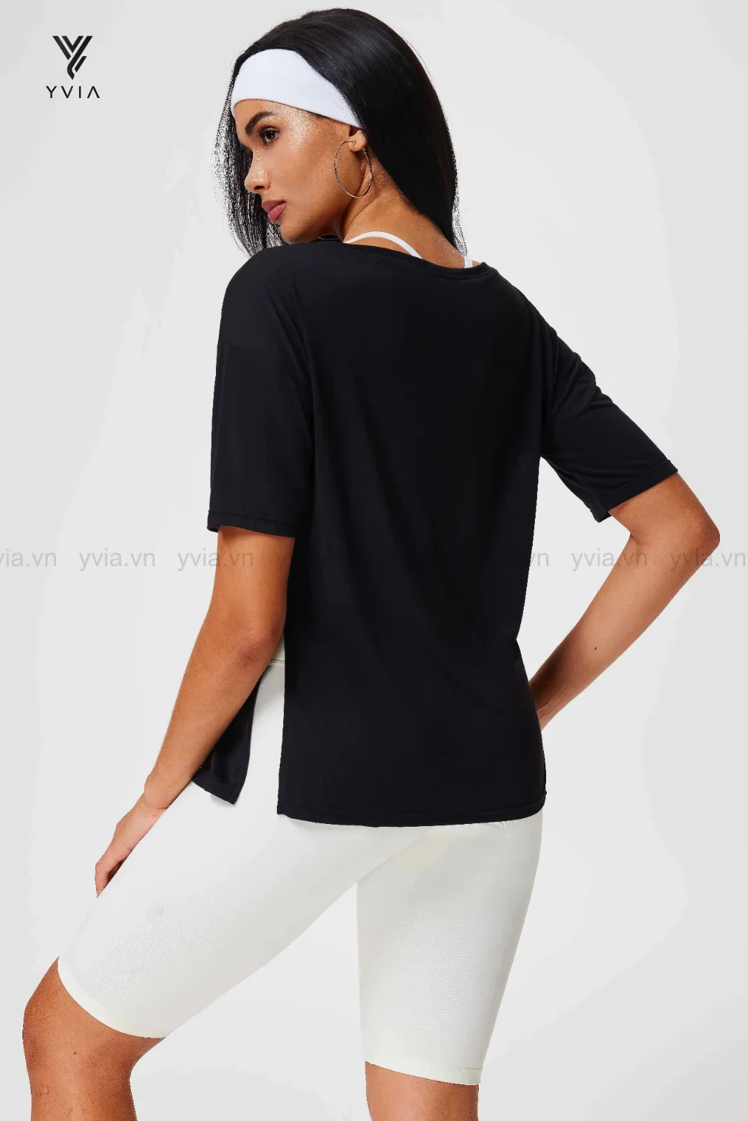 Áo thun basic cổ tròn tay ngắn với dáng suông xẻ tà – ảnh 2